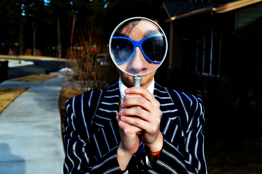 detective investigating