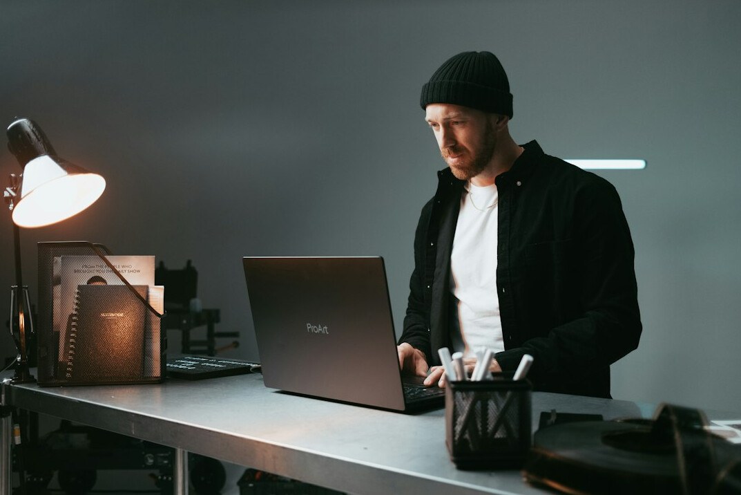 detective using laptop